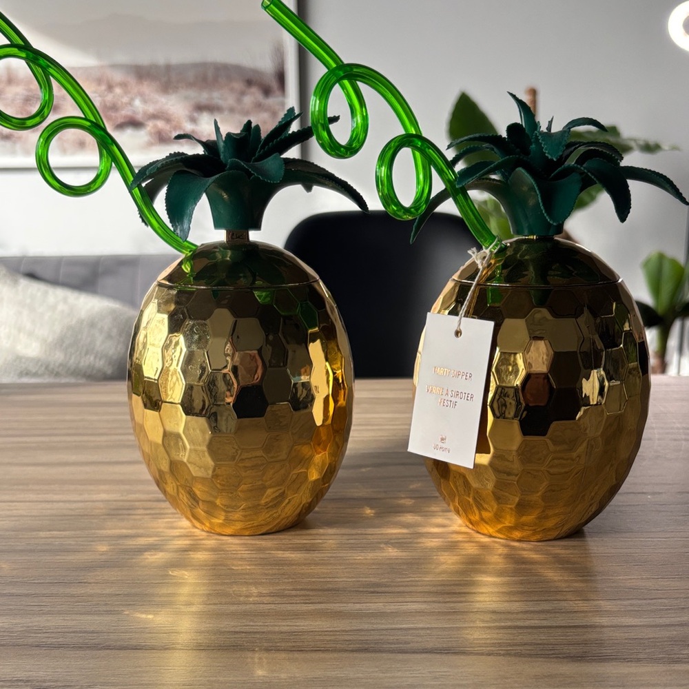 2 Gold Pineapple glasses